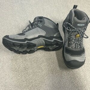 KEEN Women's Durand Evo Mid Height Waterproof Backpacking Hiking Boot NWOT 8.5